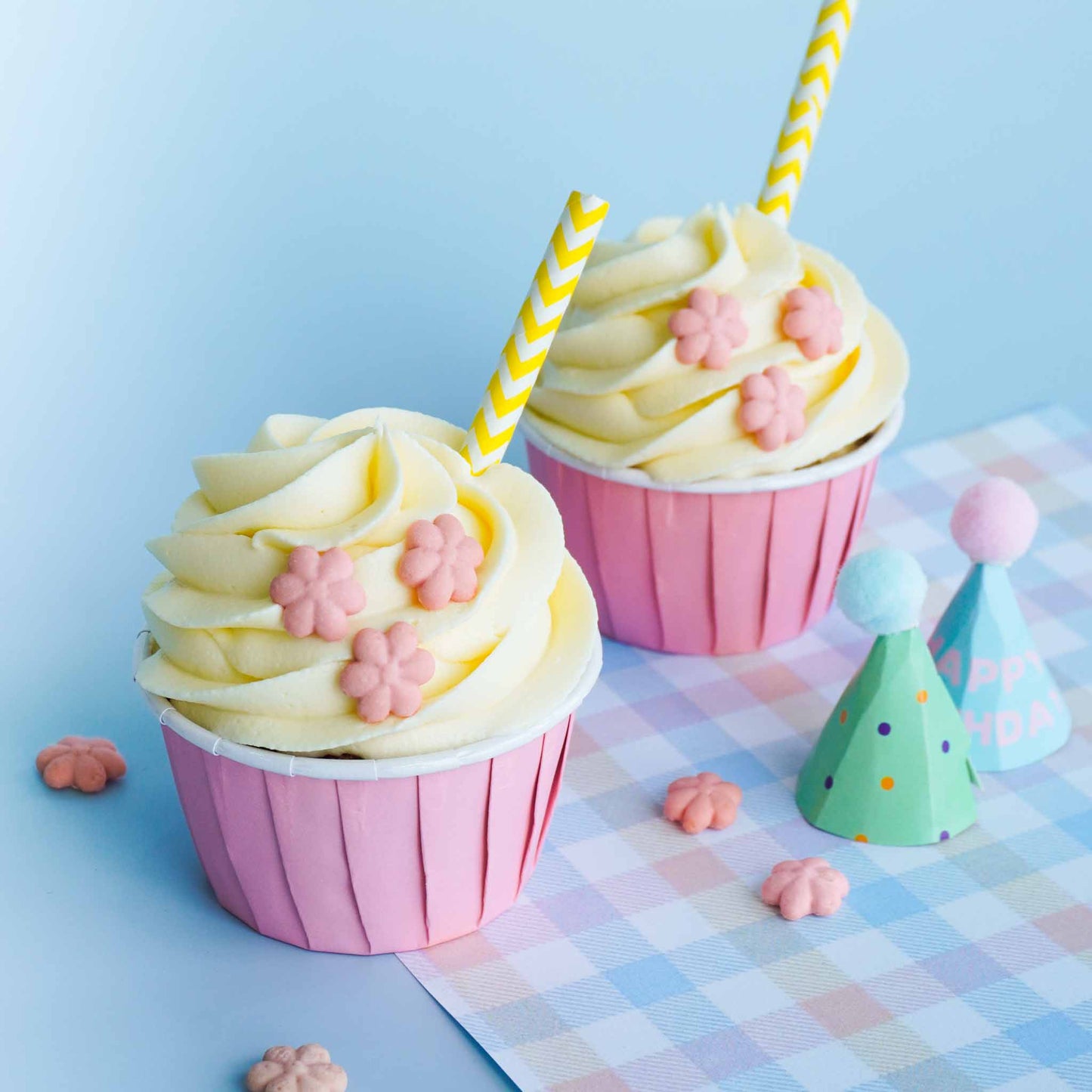 Daisy Flower Strawberry Cookie Bites